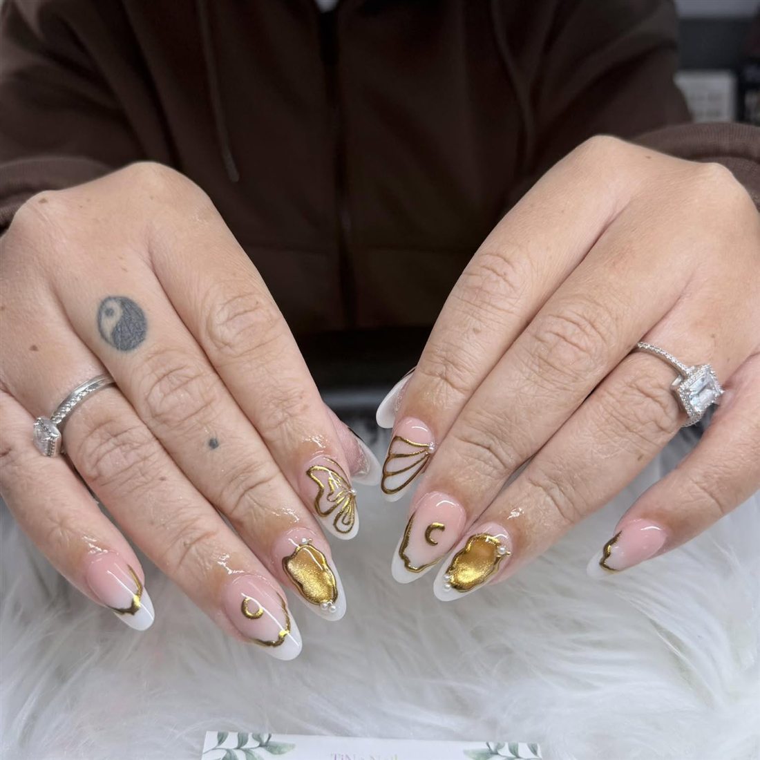 Gold chrome nail art 4